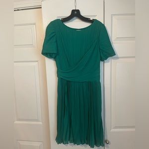 Perfect holiday party dress! Green Halston Heritage dress, size 6!